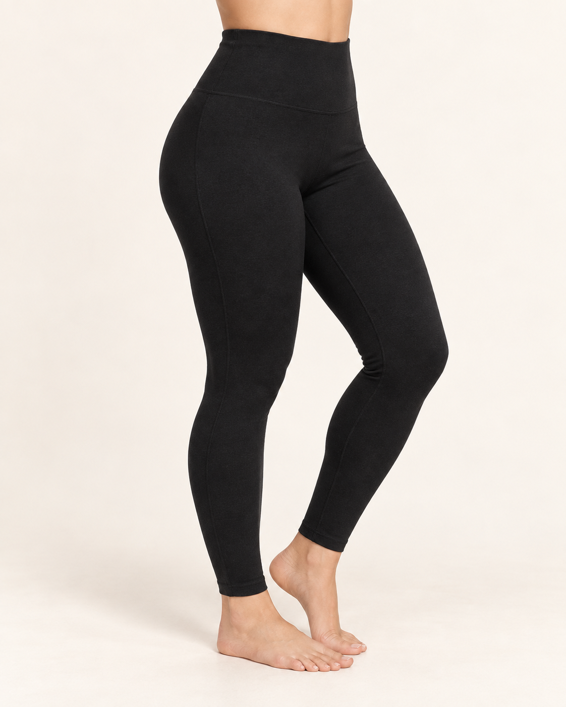 Legging post-partum Vénus noir porté, vue trois-quarts